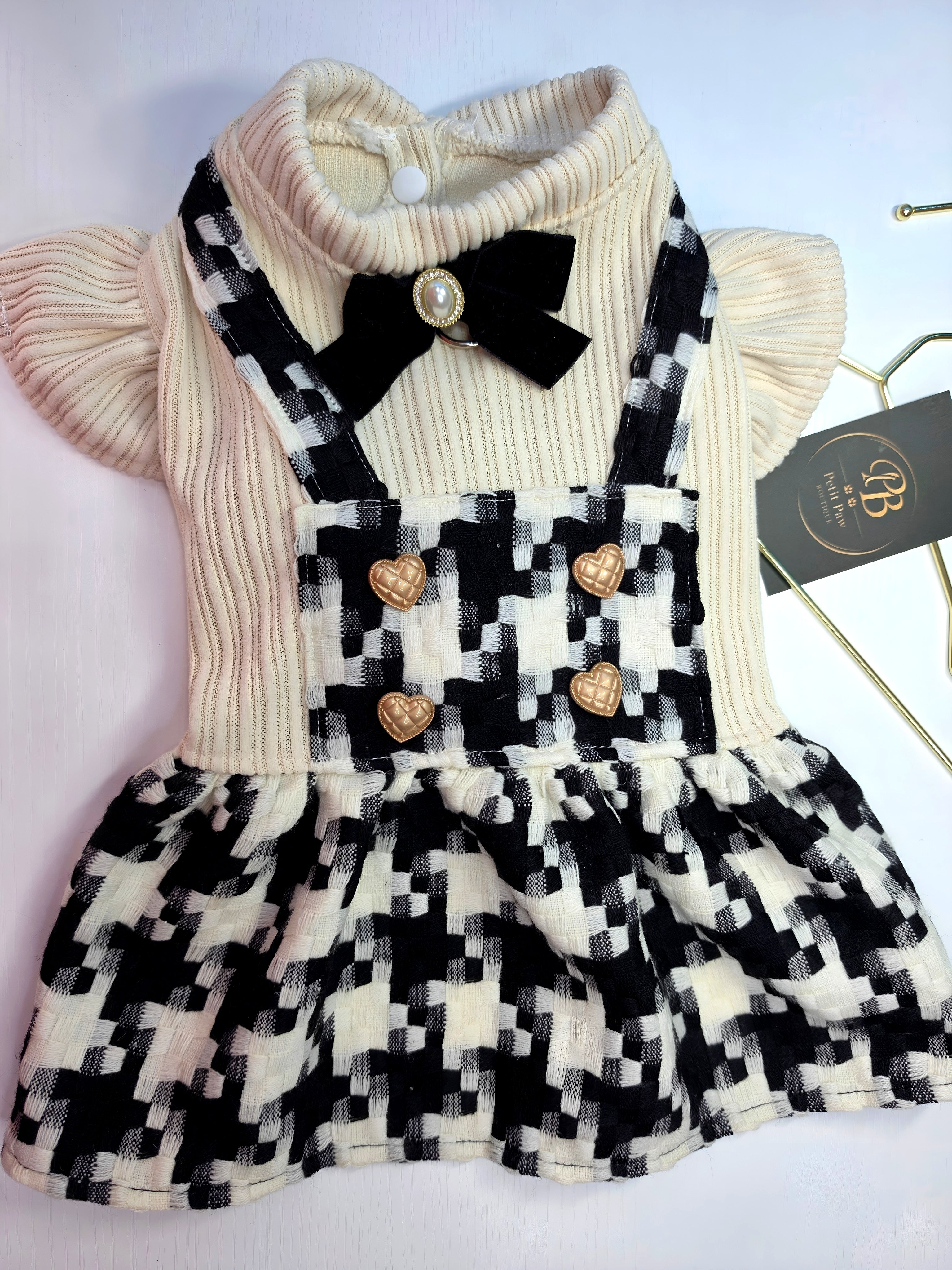 Vestido Tweed Blanco y Negro con Moño de Perla