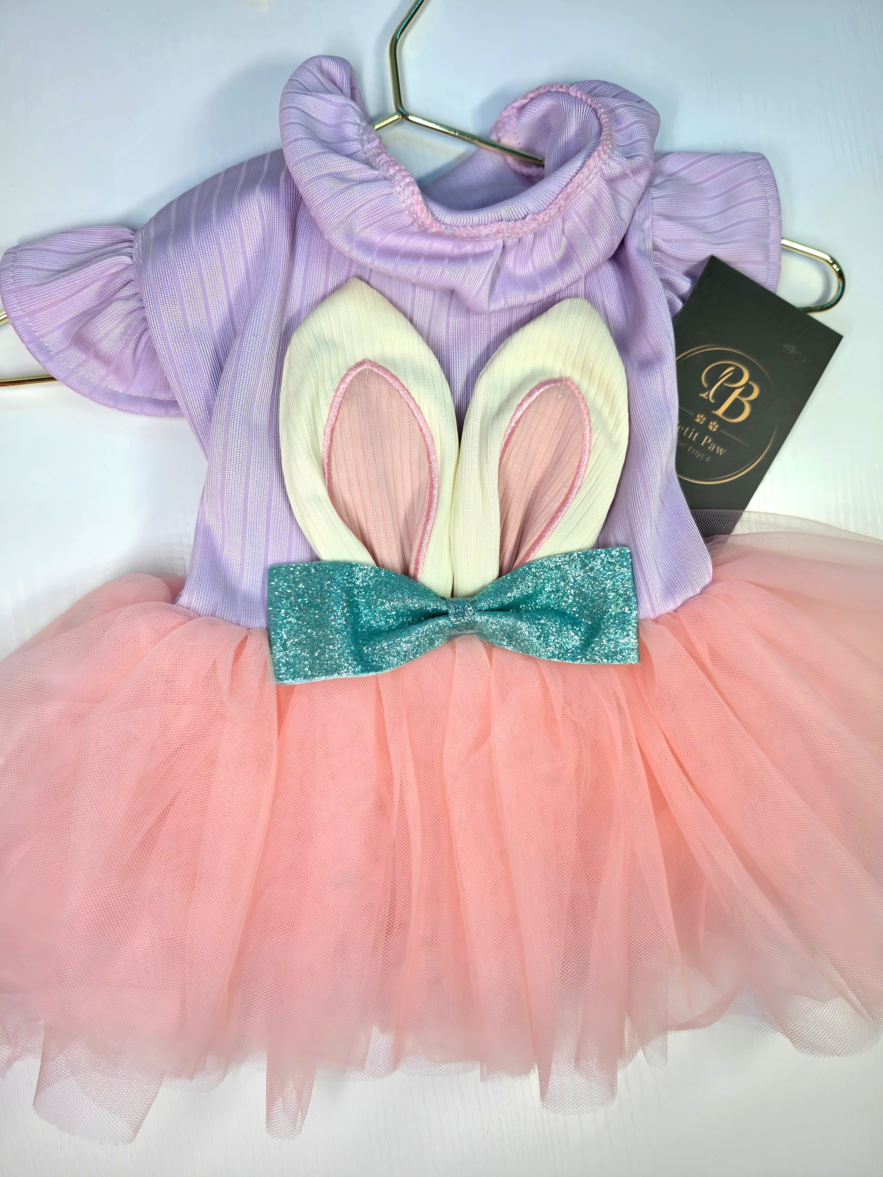 Vestido Conejita Lila con Tutú Rosa y Moño Turquesa