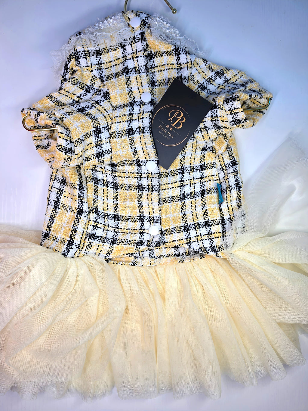 Vestido Tweed Dorado con Botones de Corazón y Tutú Champagne